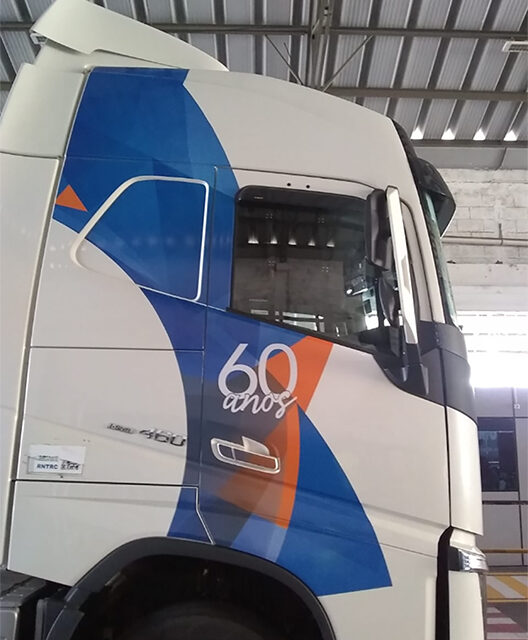 adesivagem de caminhões cópia